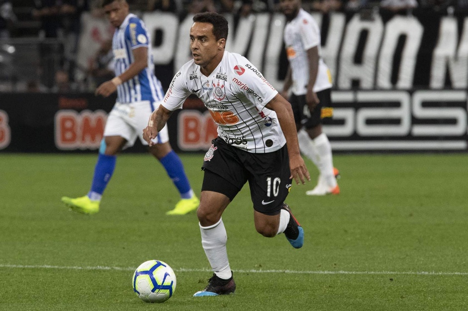 Jadson defendeu o Corinthians entre 2014 e 2019; jogador deixou o clube em 2020 e anunciou a aposentadoria do futebol nesta segunda-feira