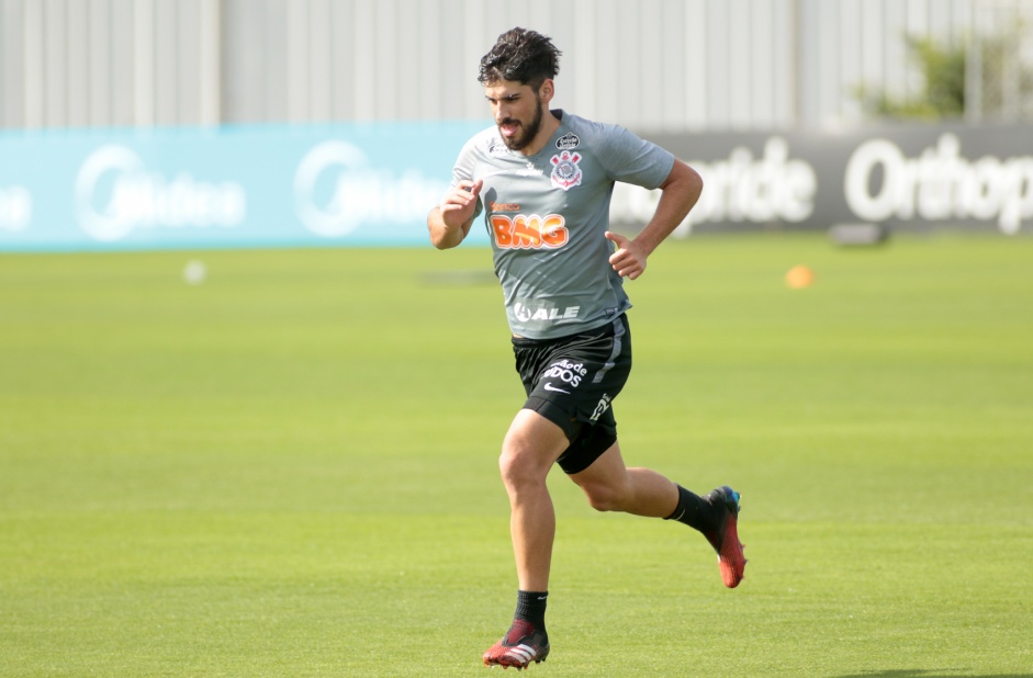 Bruno Méndez no CT Joaquim Grava em dia de testes físico