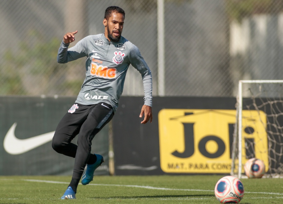 Sem espaço no Corinthians, Everaldo acertou com o Sport por empréstimo