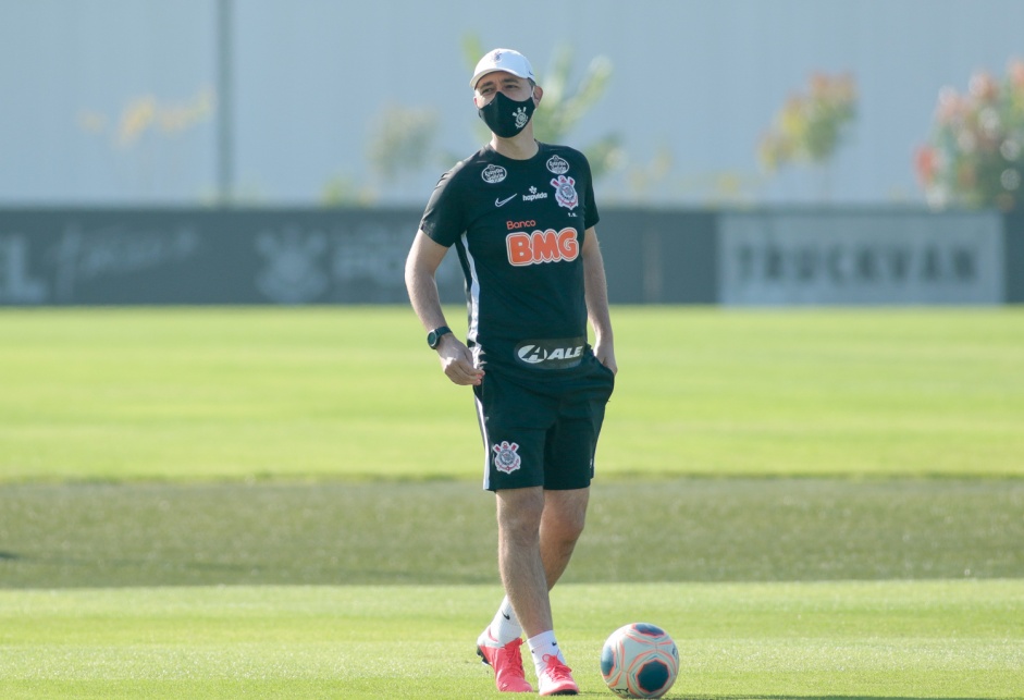 Tiago Nunes durante treino do Corinthians no CT Joaquim Grava