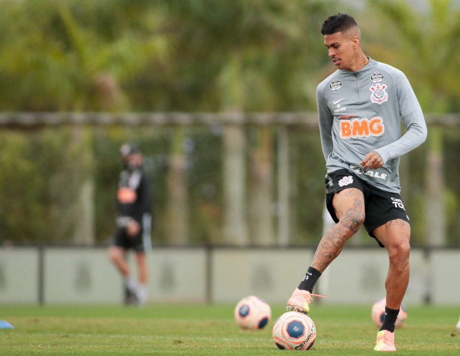 A empresa Consport Group do Brasil quer que o Corinthians pague pela transferncia do volante Richard