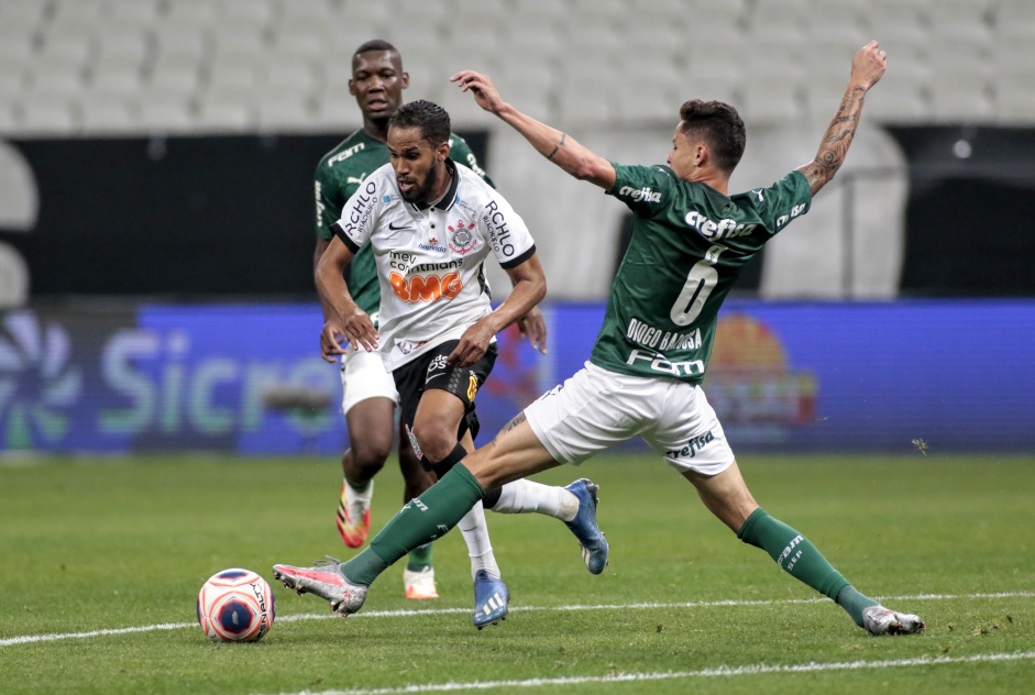 Everaldo em ao contra o Palmeiras, na Arena Corinthians, pela volta do Paulisto