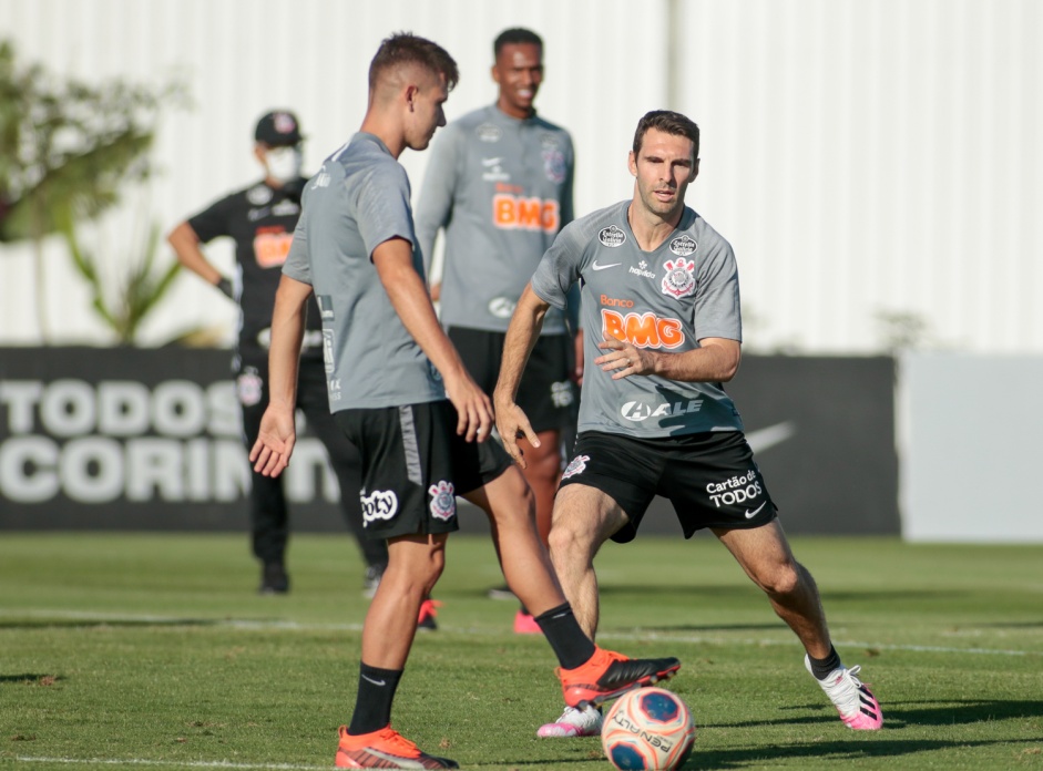 Piton e Boselli no ltimo treino do Corinthians antes do Drbi desta quarta-feira