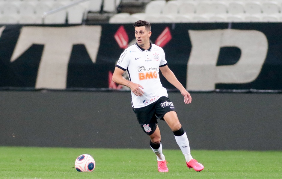 Danilo Avelar em ao contra o Palmeiras, na Arena Corinthians, pela volta do Paulisto