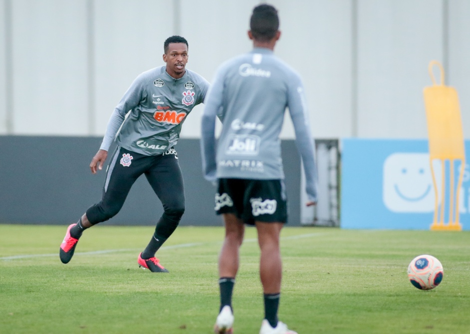 Gabriel no treino da tarde desta quarta-feira no CT Dr. Joaquim Grava