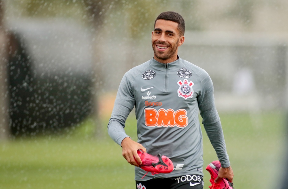 Gabriel no treino da tarde desta quarta-feira no CT Dr. Joaquim Grava