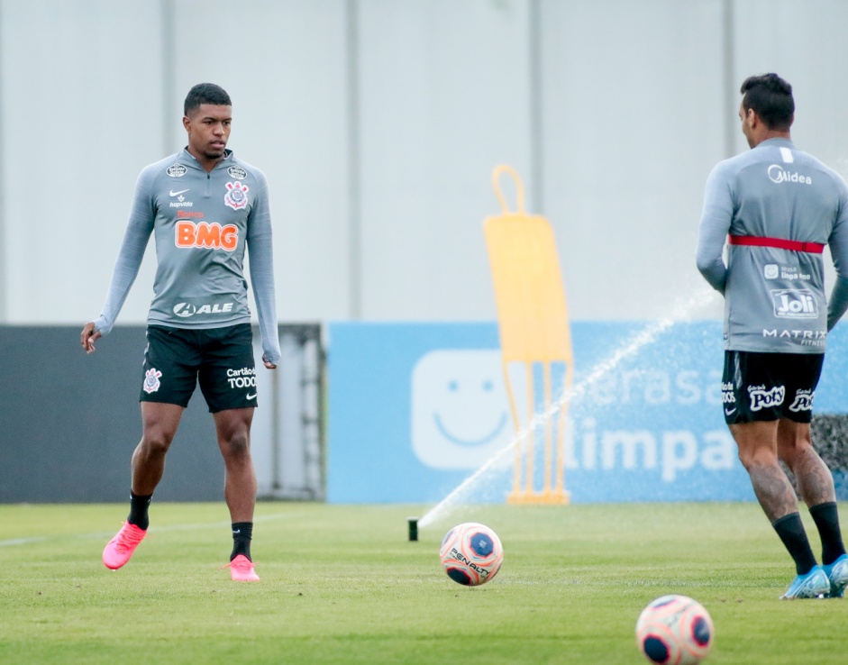 Gabriel no treino da tarde desta quarta-feira no CT Dr. Joaquim Grava