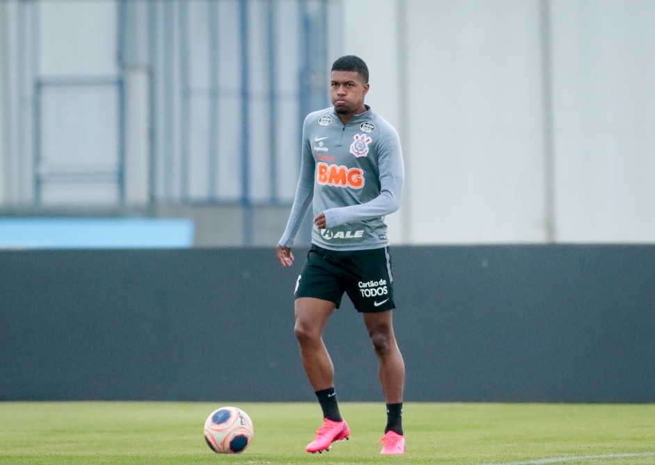 Gabriel no treino da tarde desta quarta-feira no CT Dr. Joaquim Grava