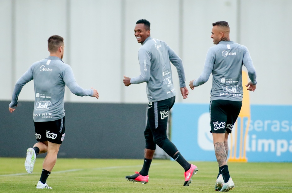 Jô no treino da tarde desta quarta-feira no CT Dr. Joaquim Grava
