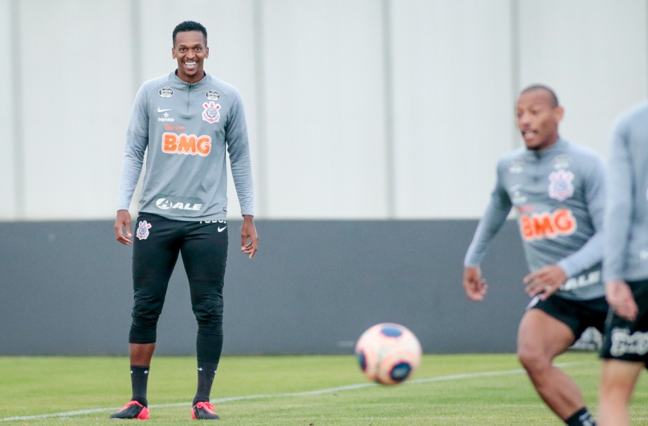 Jô no treino da tarde desta quarta-feira no CT Dr. Joaquim Grava