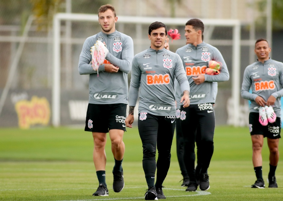 Jogadores no treino da tarde desta quarta-feira no CT Dr. Joaquim Grava