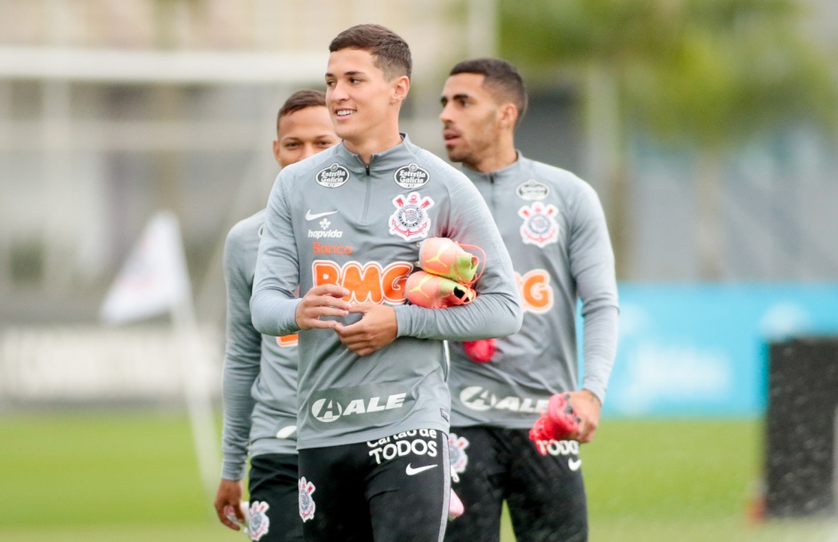 Jogadores no treino da tarde desta quarta-feira no CT Dr. Joaquim Grava