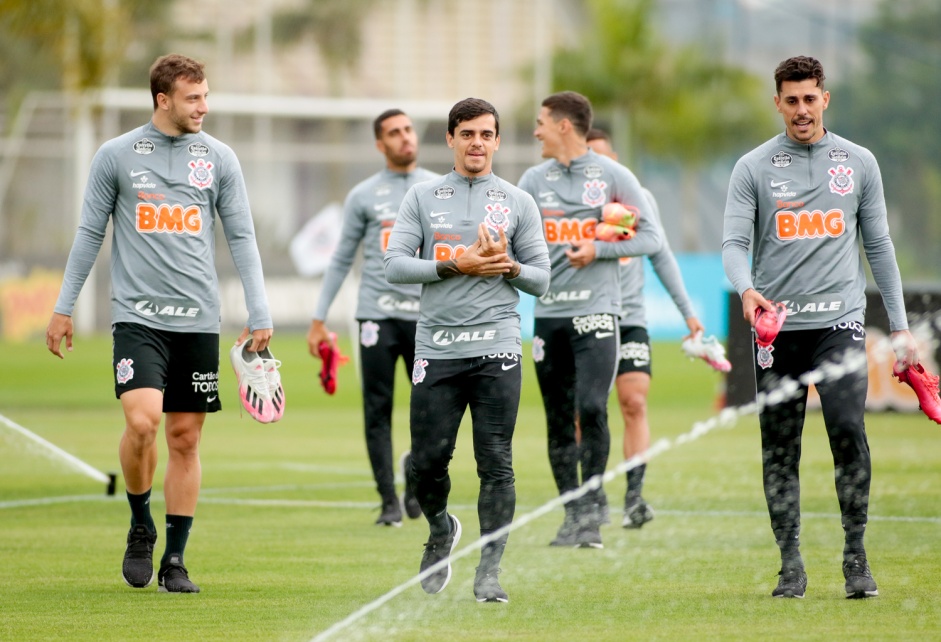 Jogadores no treino da tarde desta quarta-feira no CT Dr. Joaquim Grava