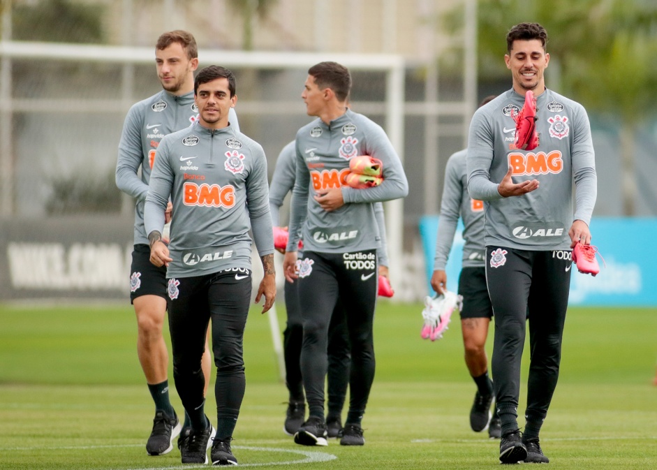 Jogadores no treino da tarde desta quarta-feira no CT Dr. Joaquim Grava