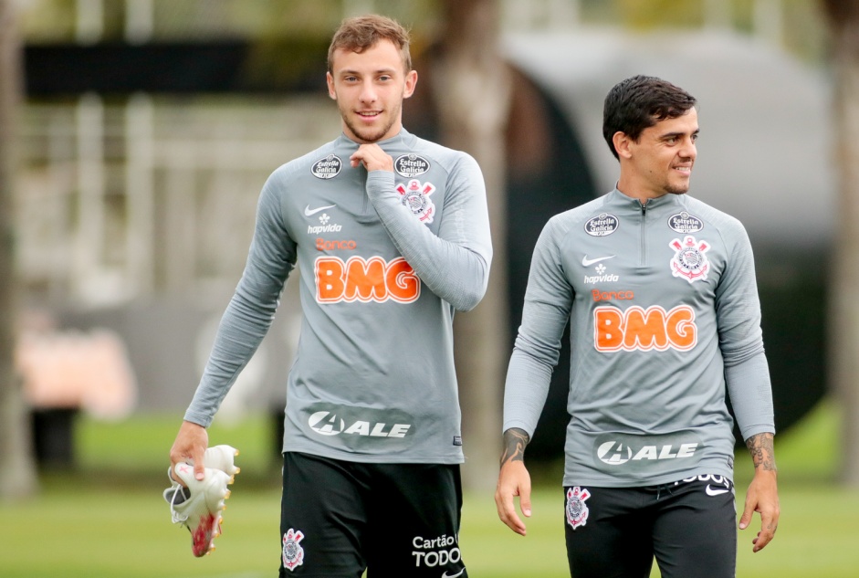 Jogadores no treino da tarde desta quarta-feira no CT Dr. Joaquim Grava