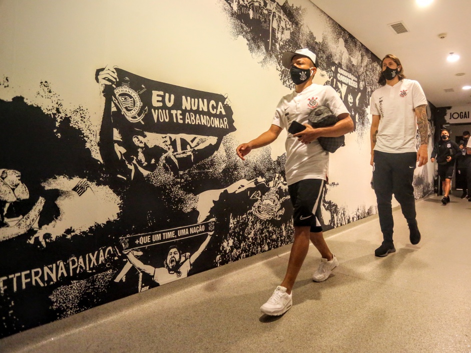 Cássio chegando para o jogo contra o Mirassol, pela semifinal do Paulistão