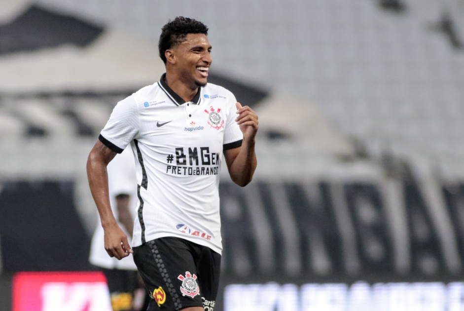 Éderson feliz com seu gol contra o Mirassol, pela semifinal do Paulistão