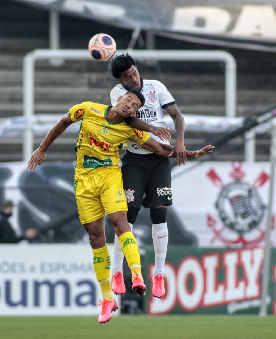 Gil no duelo contra o Mirassol, pela semifinal do Paulistão