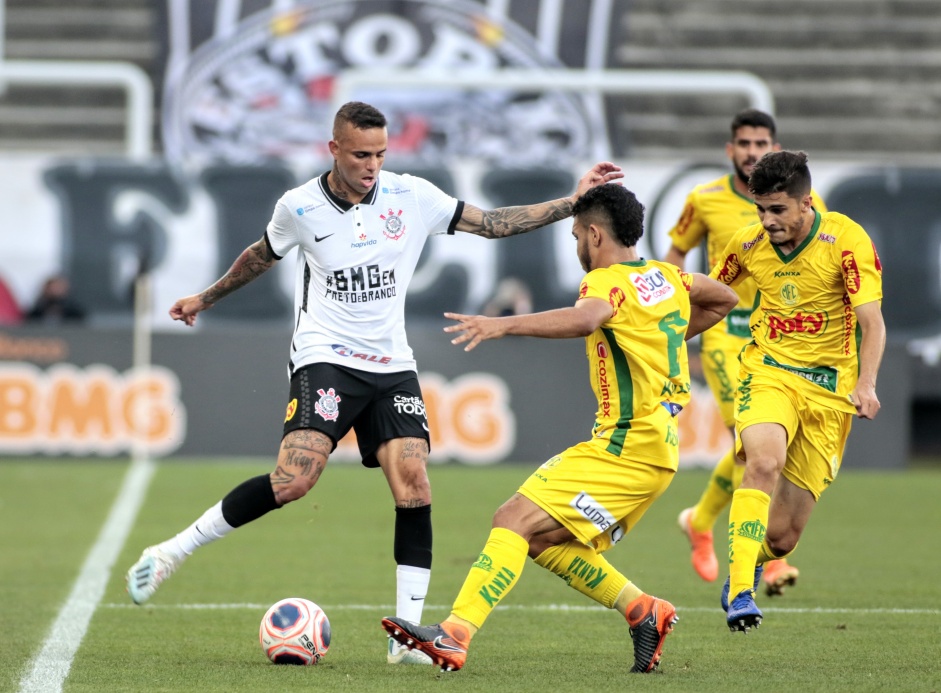 Luan no duelo contra o Mirassol, pela semifinal do Paulistão
