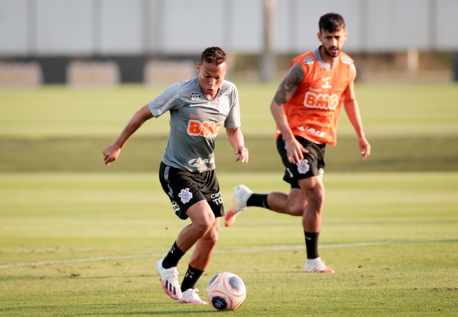 Jogadores na atividade da tarde desta segunda-feira (03), no CT Dr. Joaquim Grava