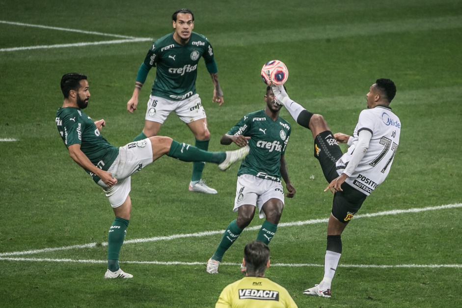 Atacante J durante jogo contra o Palmeiras, pela final do Paulisto 2020