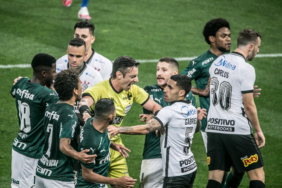 Muita confusão durante jogo contra o Palmeiras, pela final do Paulistão 2020