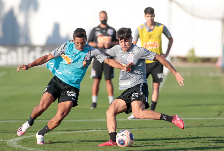 Rony no treino desta quinta-feira no CT Joaquim Grava