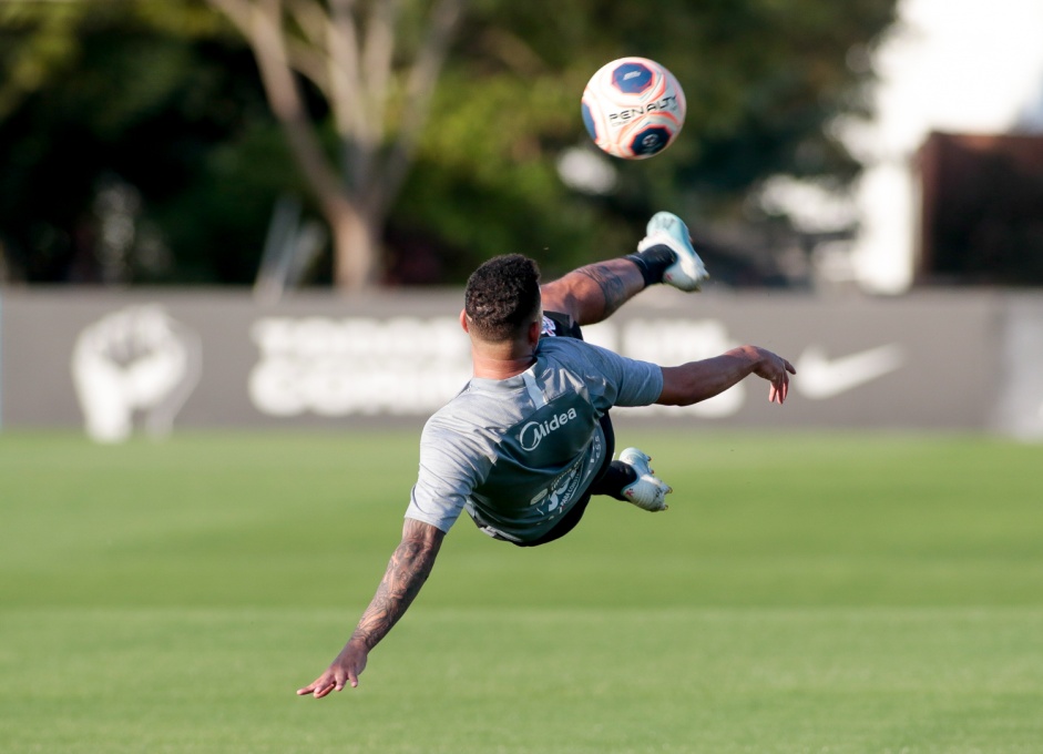 Sidcley no treino desta quinta-feira no CT Joaquim Grava