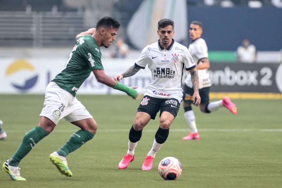 Fagner durante a final do Campeonato Paulista contra o ...
