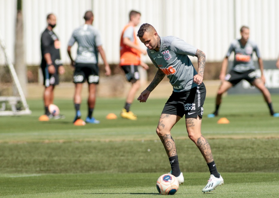 Meia Luan no último treino antes da final contra o Palmeiras, pelo Paulistão 2020