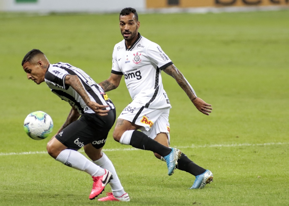 Adeus: Corinthians libera lateral Michel Macedo para acertar com clube gaúcho
