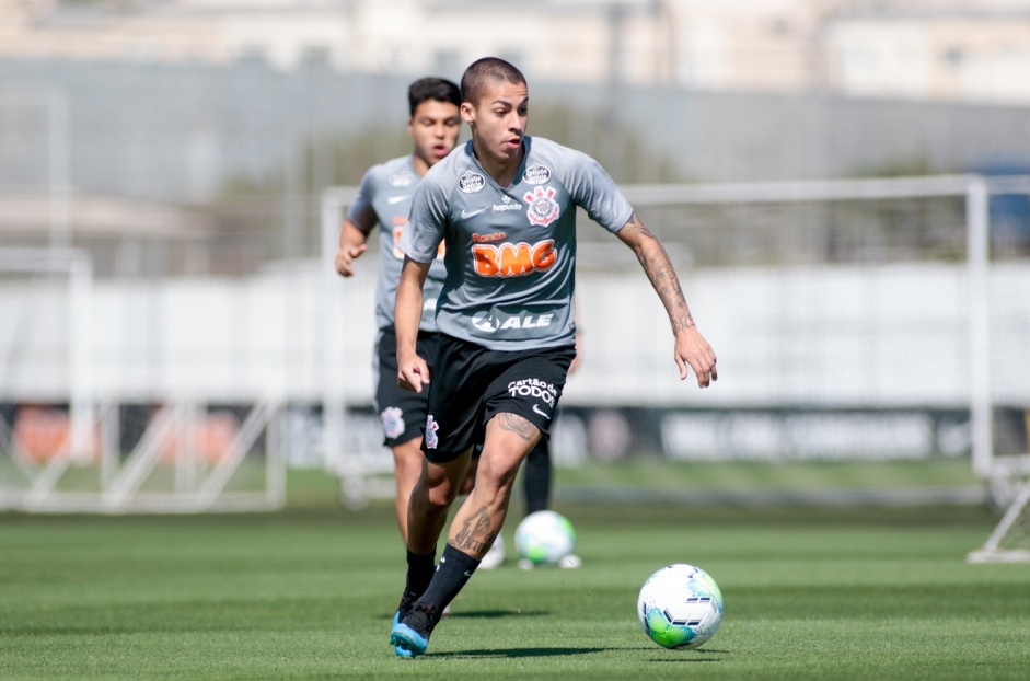 Jogadores na atividade da manhã desta segunda-feira no CT Dr. Joaquim Grava
