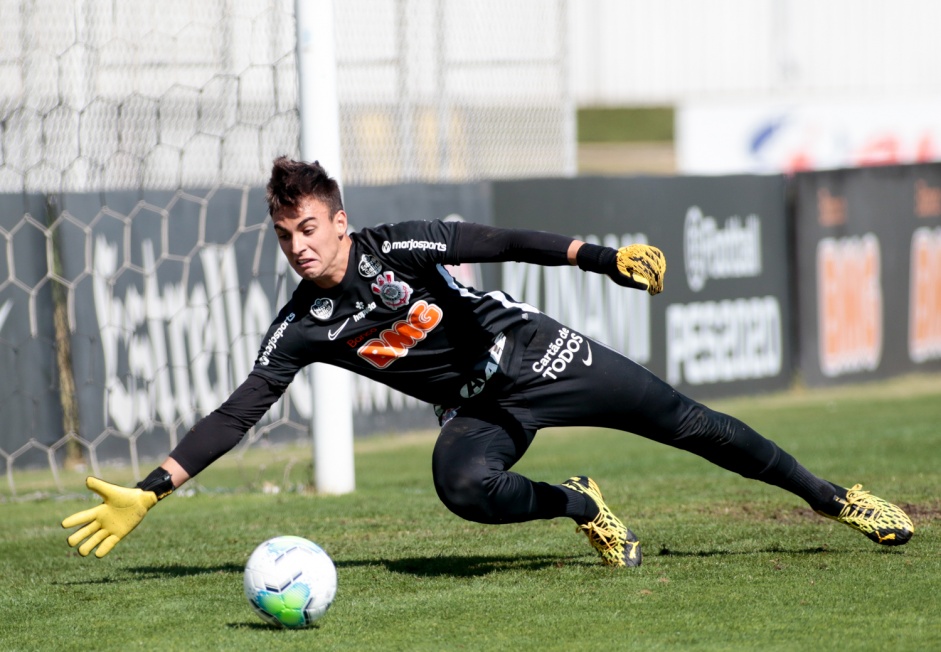 Jogadores na atividade da manhã desta segunda-feira no CT Dr. Joaquim Grava