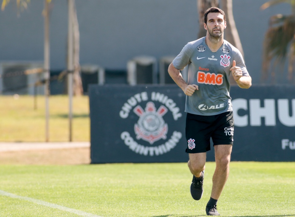 Mauro Boselli na atividade da manh desta segunda-feira no CT Dr. Joaquim Grava