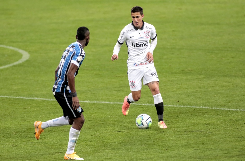 Mateus Vital durante jogo contra o Grmio, pelo Campeonato Brasileiro