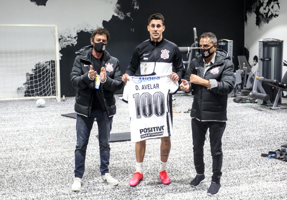 Danilo Avelar completou 100 jogos pelo Corinthians diante do Coritiba