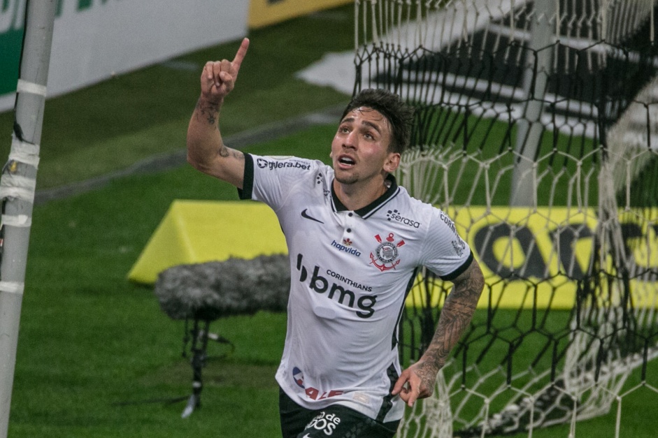 Gustavo Silva marcou seu primeiro gol pelo Corinthians aps o retorno