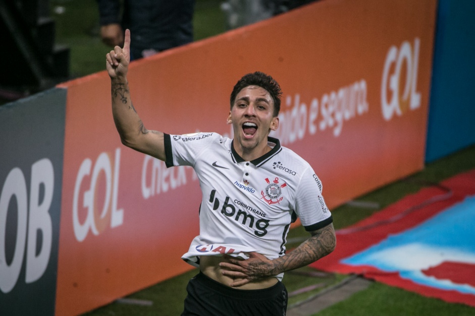 Gustavo Silva na comemorao do gol do Corinthians contra o Coritiba