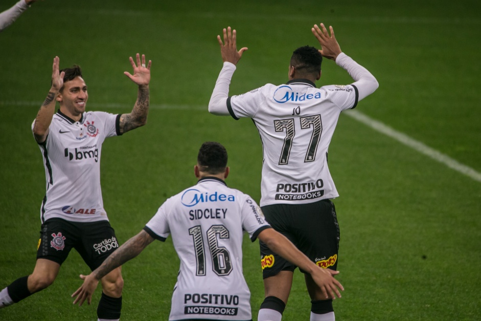 J marcou o segundo gol do Corinthians na partida contra o Coritiba, na ltima quarta-feira
