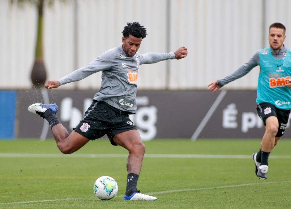Gil no treino deste domingo para enfrentar o Fortaleza, pelo Brasileirão