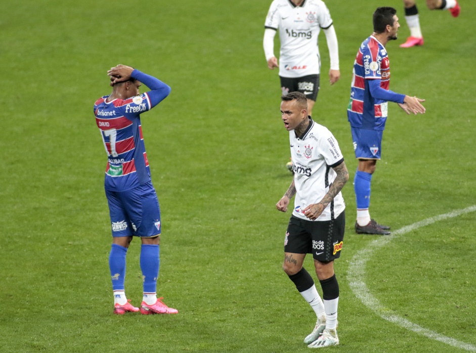 Luan marcou o gol de empate do Corinthians contra o Fortaleza