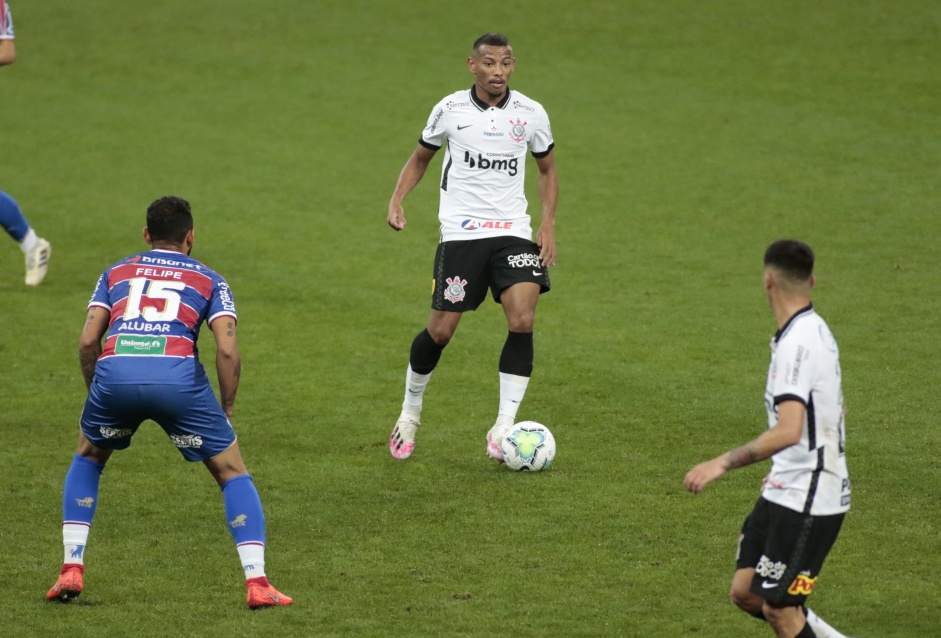 Ruan Oliveira foi titular do Corinthians diante do Fortaleza