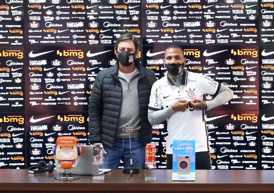 Otero é oficialmente apresentado como jogador do Corinthians