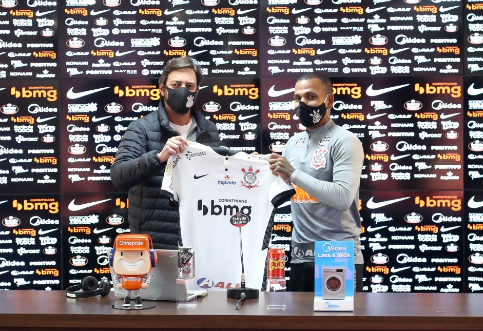 Otero é oficialmente apresentado como jogador do Corinthians