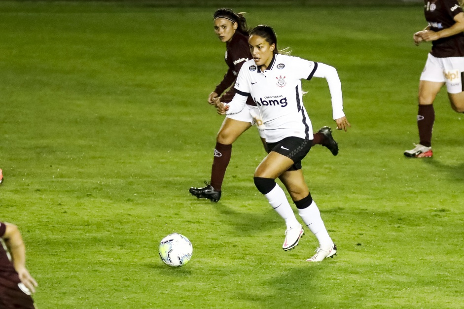Gabi Nunes no jogo contra a Ferroviria, na volta do futebol feminino