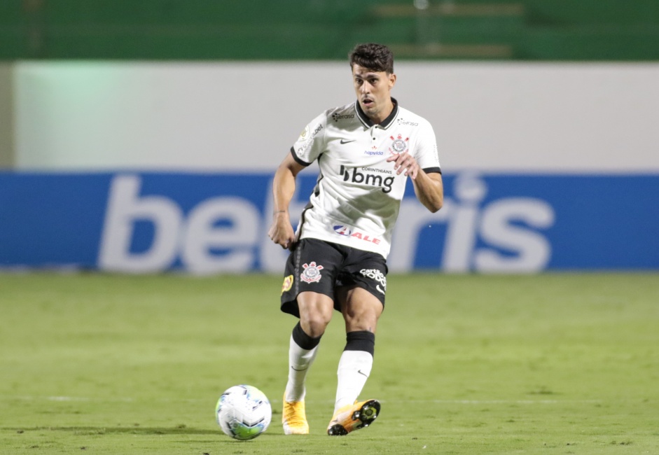 Danilo Avelar na partida contra o Gois, pelo Campeonato Brasileiro 2020