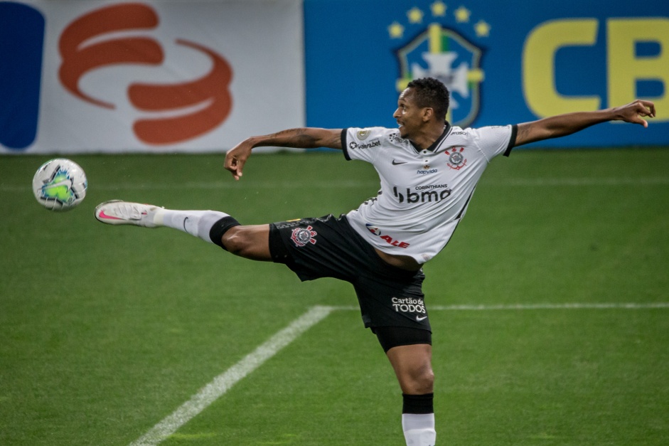 J volta a ser titular do Corinthians contra o Palmeiras nesta segunda-feira