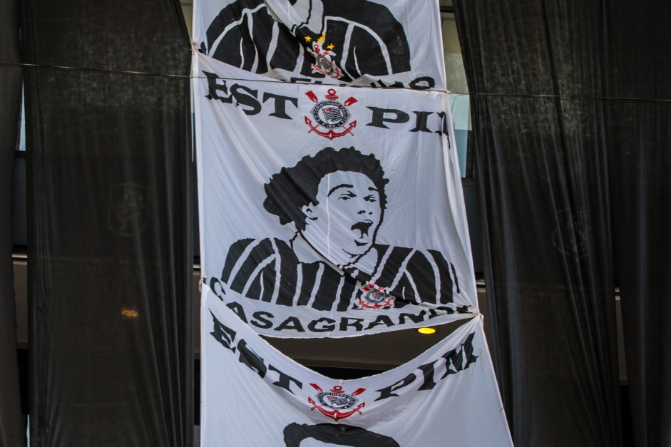 Bandeirão do Casagrande no duelo entre Corinthians e Botafogo