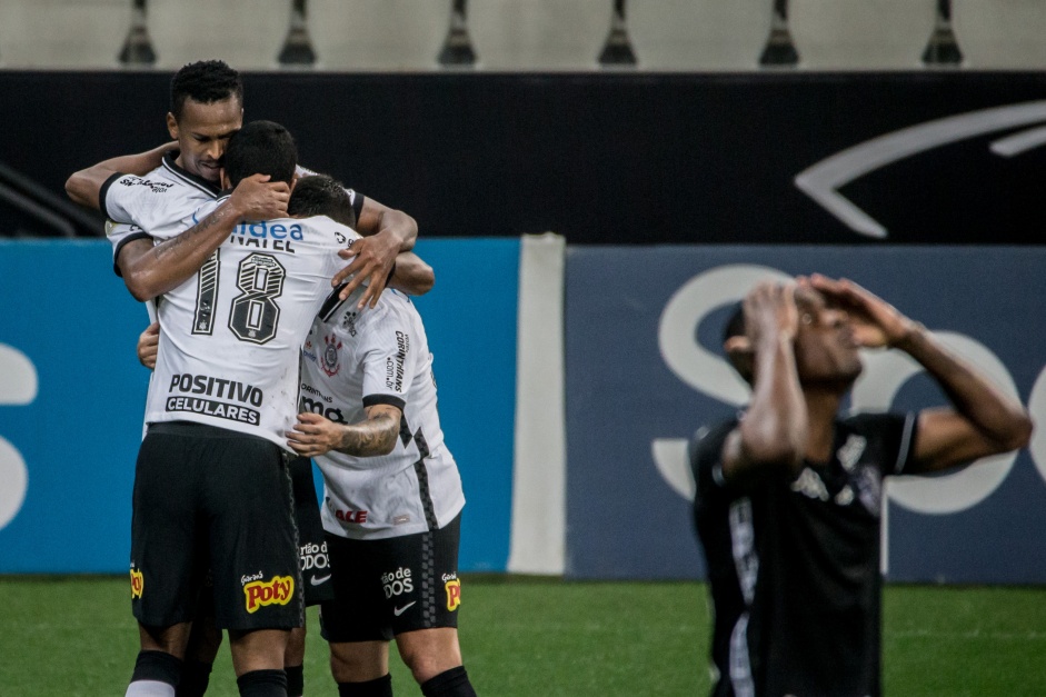Elenco do Timão no jogo contra o Botafogo, na Neo Química Arena