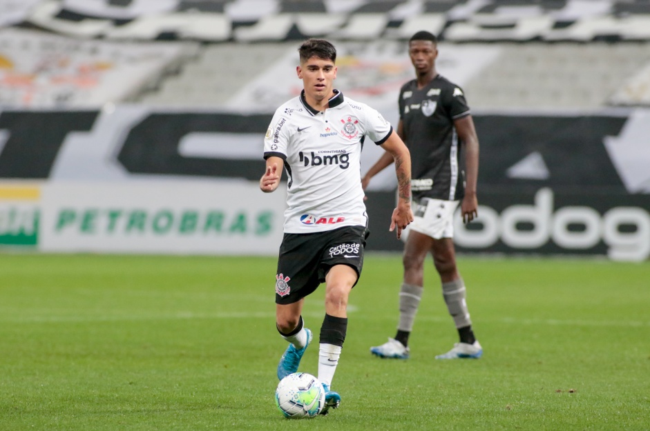 Ángelo Araos durante jogo contra o Botafogo, pelo Brasileirão, na Neo Química Arena